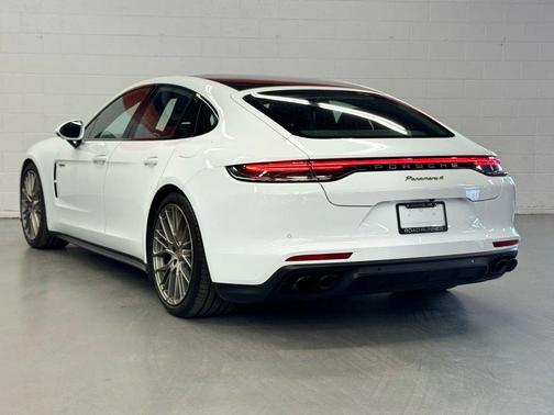 2023 Porsche Panamera 4