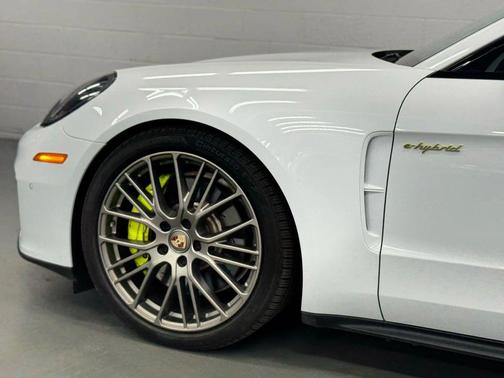 2023 Porsche Panamera 4