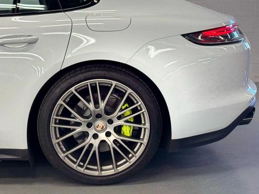 2023 Porsche Panamera 4