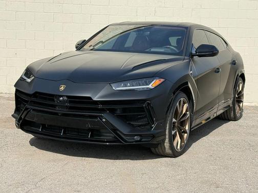 BLACK 2023 Lamborghini Urus S