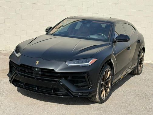 BLACK 2023 Lamborghini Urus S