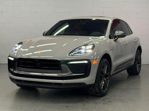 2023 Porsche Macan T Sport Utility 4D
