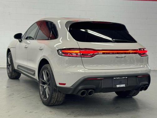 2023 Porsche Macan T Sport Utility 4D