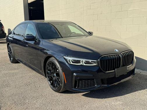 Carbon Black Metallic 2022 BMW 740 i