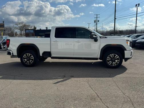 Summit White 2023 GMC Sierra 2500 AT4