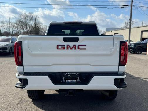 Summit White 2023 GMC Sierra 2500 AT4