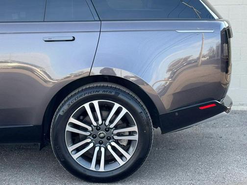 BLACK 2025 Land Rover Range Rover P530 SE 7 Seat