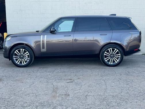 BLACK 2025 Land Rover Range Rover P530 SE 7 Seat