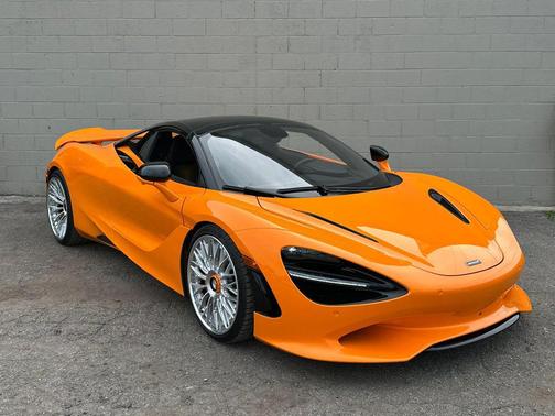 ORANGE 2025 McLaren 750S Spider