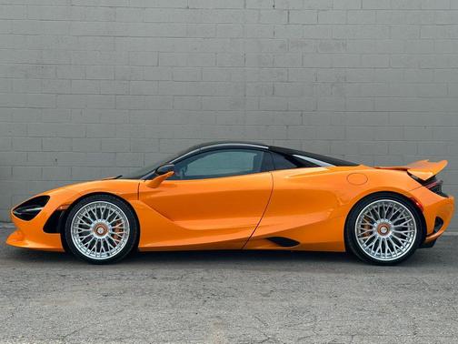 ORANGE 2025 McLaren 750S Spider