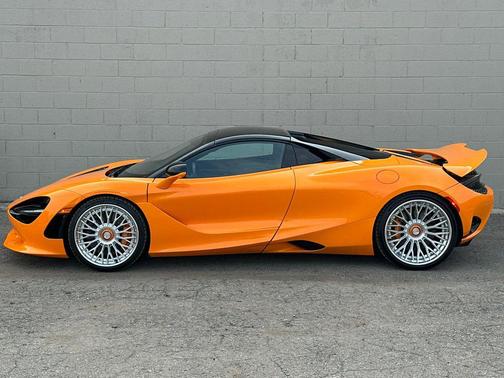 ORANGE 2025 McLaren 750S Spider