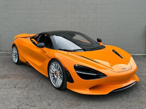 ORANGE 2025 McLaren 750S Spider
