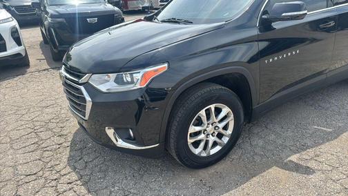 Mosaic Black Metallic 2018 Chevrolet Traverse LT Cloth