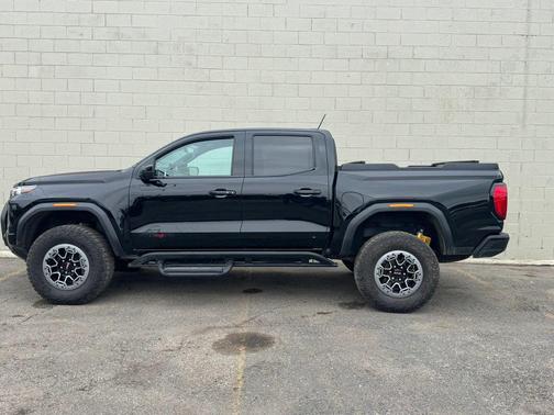 Onyx Black 2023 GMC Canyon AT4X
