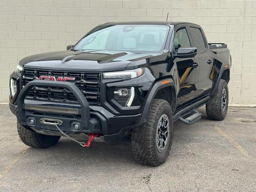 Onyx Black 2023 GMC Canyon AT4X