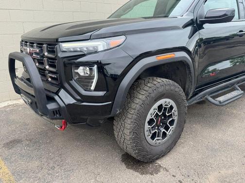 Onyx Black 2023 GMC Canyon AT4X
