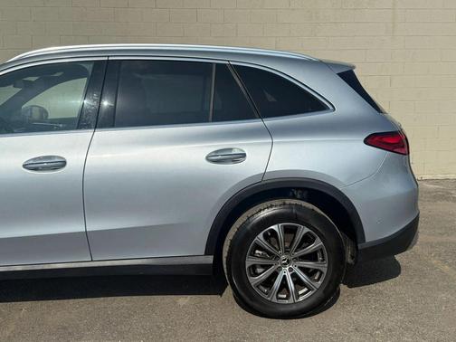 SILVER 2023 Mercedes-Benz GLC 300 4MATIC