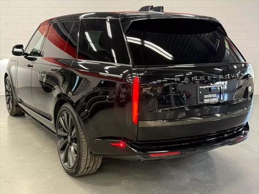 2024 Land Rover Range Rover P615 SV