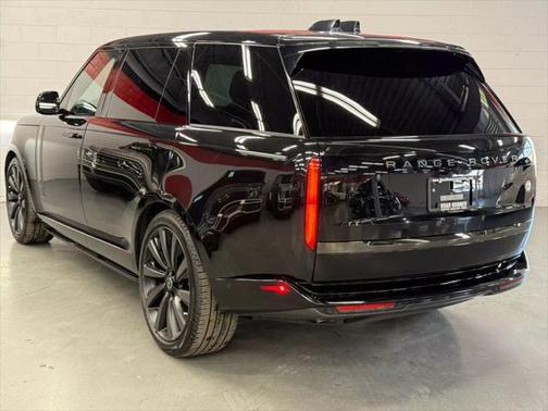 2024 Land Rover Range Rover P615 SV