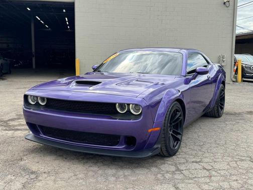 Plum Crazy Pearlcoat 2019 Dodge Challenger R/T Scat Pack Widebody
