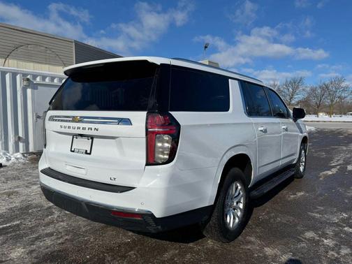 2022 Chevrolet Suburban LT