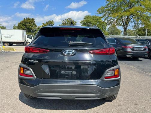 2021 Hyundai KONA SEL Plus