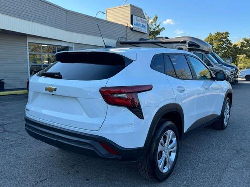 2025 Chevrolet Trax LS