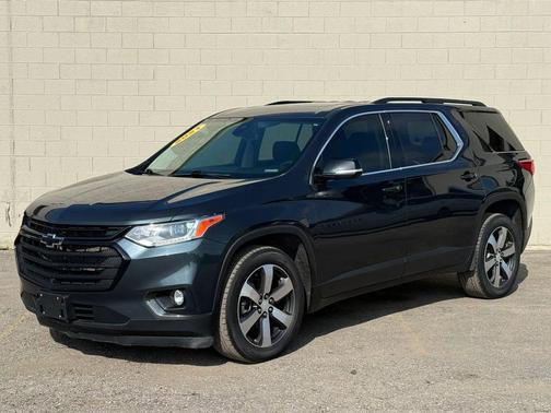 Graphite Metallic 2021 Chevrolet Traverse LT Leather