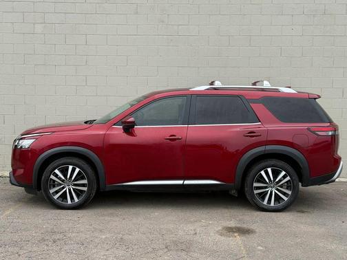 RED 2023 Nissan Pathfinder Platinum 4WD