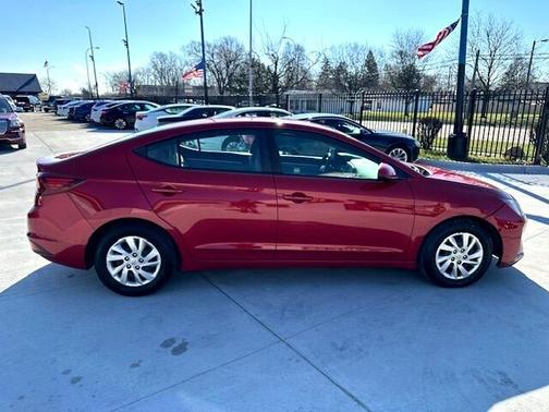 2019 Hyundai ELANTRA SE