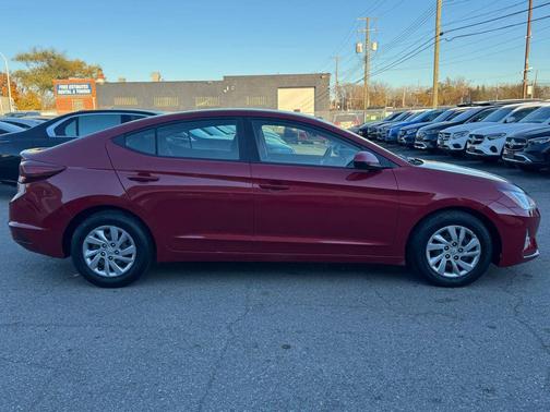 2019 Hyundai ELANTRA SE