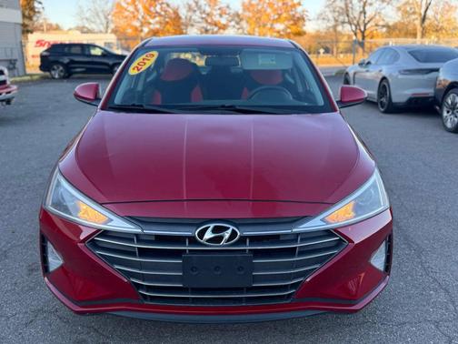 2019 Hyundai ELANTRA SE
