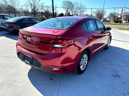 2019 Hyundai ELANTRA SE