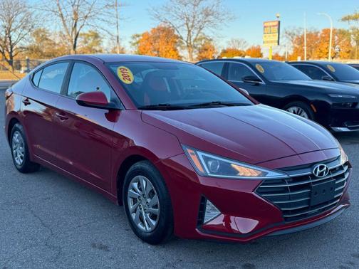 2019 Hyundai ELANTRA SE