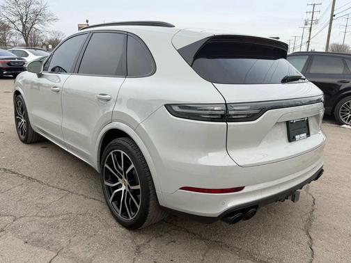 2023 Porsche Cayenne Turbo