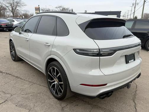 2023 Porsche Cayenne Turbo