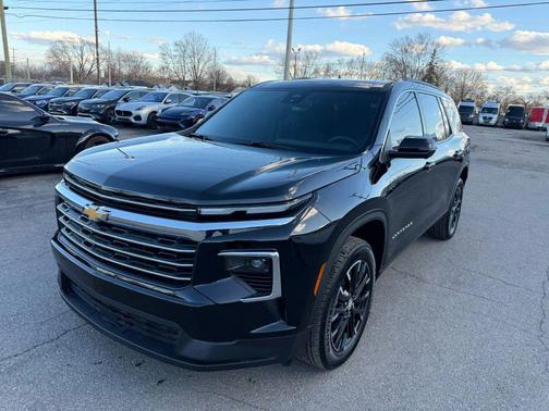 Mosaic Black Metallic 2026 Chevrolet Traverse LT