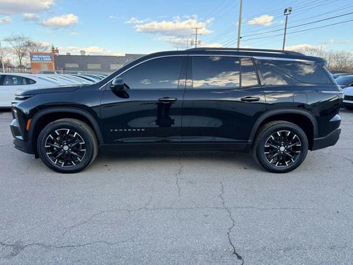 Mosaic Black Metallic 2026 Chevrolet Traverse LT