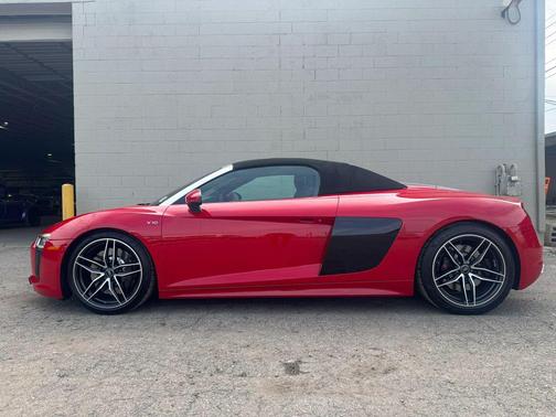 RED 2018 Audi R8 5.2 V10
