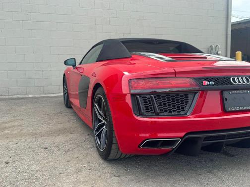 RED 2018 Audi R8 5.2 V10