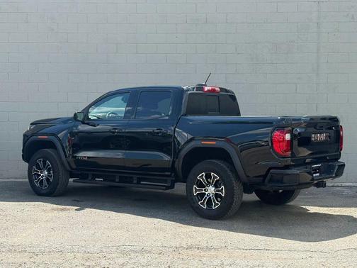 Onyx Black 2024 GMC Canyon AT4