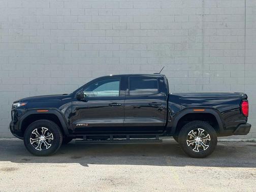 Onyx Black 2024 GMC Canyon AT4