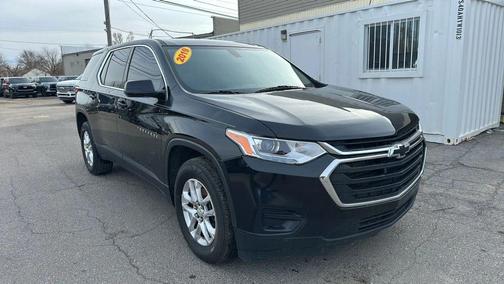 Mosaic Black Metallic 2019 Chevrolet Traverse LS