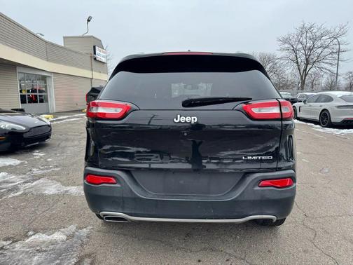 2016 Jeep Cherokee Sport
