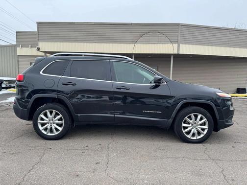 2016 Jeep Cherokee Sport