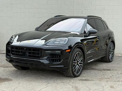 BLACK 2024 Porsche Cayenne Cayenne Turbo E-Hybrid