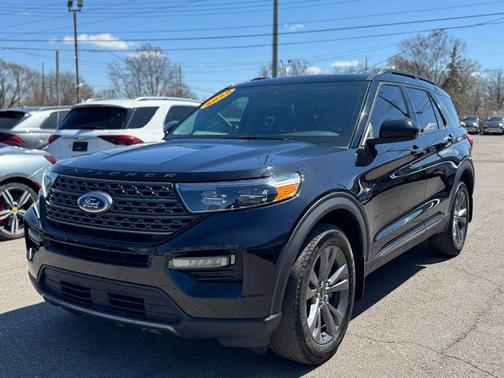 Agate Black Metallic 2022 Ford Explorer XLT