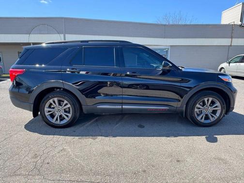 Agate Black Metallic 2022 Ford Explorer XLT