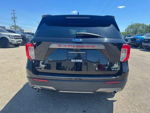 Agate Black Metallic 2022 Ford Explorer XLT