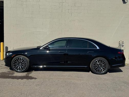 BLACK 2025 Mercedes-Benz S-Class 4MATIC